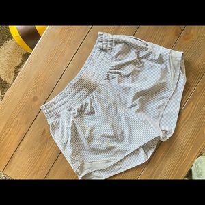 Lululemon ahorts size 6